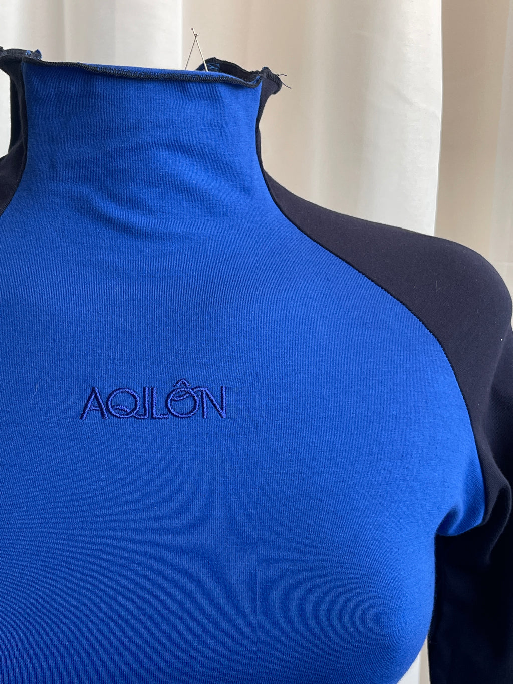 AQILÔN SIGNATURE TOP
